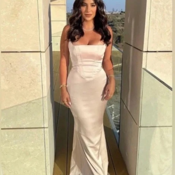 House of CB Olivette Corset Satin Maxi Dress - Crystal (light pink) - Picture 3 of 6